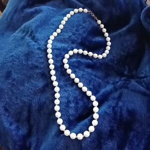 250. MONET WHITE PEARLS GOLD TONE 15"